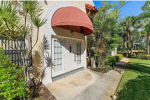 3 Uno Lago Drive 3, Juno Beach, FL 33408 - MLS#R11135292