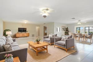 560 W Forest Trail, Vero Beach, FL 32962 - MLS#R11135463