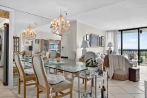 2425 Presidential Way, West Palm Beach, FL 33401 - MLS#R11135498