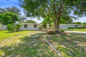 2213 2nd Street SW, Vero Beach, FL 32962 - MLS#R11135638