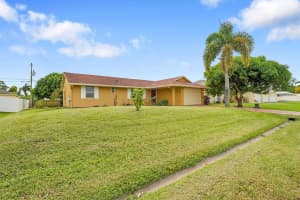 1652 SW Crawford Avenue, Port Saint Lucie, FL 34953 - MLS#R11135712