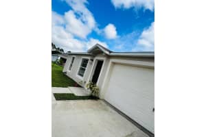 915 Braganza Avenue, Palm Bay, FL 32909 - MLS#R11135749