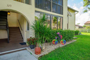 329 Knotty Pine Circle D-1, Greenacres, FL 33463 - MLS#R11135902