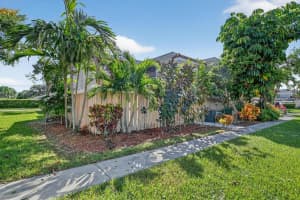 4005 Village Drive B, Delray Beach, FL 33445 - MLS#R11136091