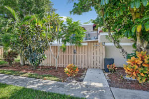 4005 Village Drive B, Delray Beach, FL 33445 - MLS#R11136091