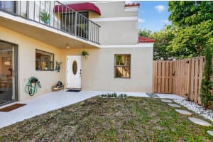 4005 Village Drive B, Delray Beach, FL 33445 - MLS#R11136091
