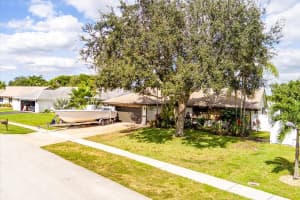 8301 27th Place, Davie, FL 33328 - MLS#R11136306