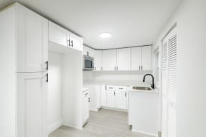 930 10th Court SW, Vero Beach, FL 32962 - MLS#R11136421