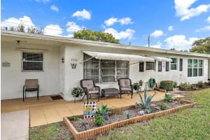 7374 E Oakridge Circle, Lake Worth, FL 33462 - MLS#R11136810