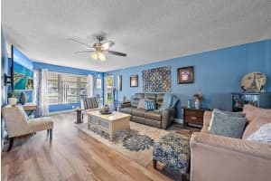 7374 E Oakridge Circle, Lake Worth, FL 33462 - MLS#R11136810