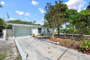 905 SE 10th Street, Stuart, FL 34994 - MLS#R11136818