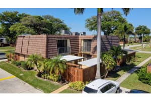 562 Springdale Circle 56-b, Palm Springs