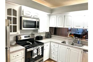 3500 Whitehall Drive N 202, West Palm Beach, FL 33401 - MLS#R11137296