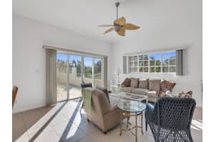 520 7th Square 201, Vero Beach, FL 32962 - MLS#R11137327