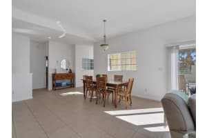 520 7th Square 201, Vero Beach, FL 32962 - MLS#R11137327