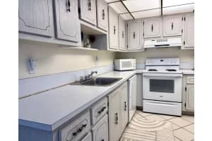 1360 NW 19th Terrace 102, Delray Beach, FL 33445 - MLS#R11137371