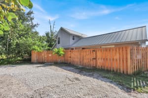 1585 17th Lane SW, Vero Beach, FL 32962 - MLS#R11137418