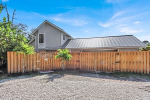 1585 17th Lane SW, Vero Beach, FL 32962 - MLS#R11137418