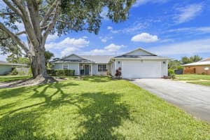 117 N 19th Circle SW, Vero Beach, FL 32962 - MLS#R11137445