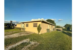 1009 18th Street, Belle Glade, FL 33430 - MLS#R11137631