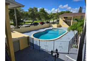 2285 NE 172nd Street 4, North Miami Beach, FL 33160 - MLS#R11137752