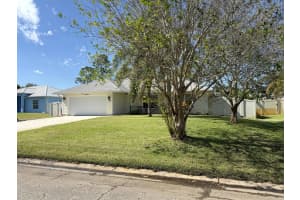 1835 17th Avenue SW, Vero Beach, FL 32962 - MLS#R11137917