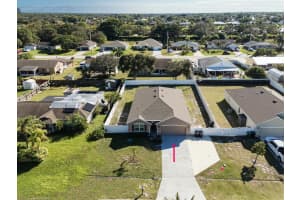 428 SE Fairchild Avenue, Port St Lucie, FL 34984 - MLS#R11137947