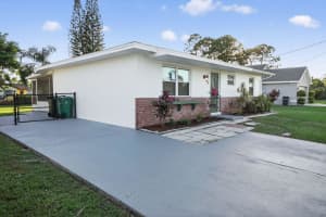 126 SW Lakehurst Drive, Port Saint Lucie, FL 34983 - MLS#R11138013