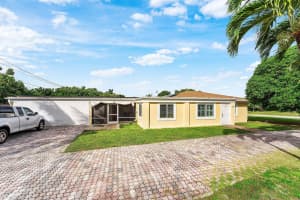 305 SW 3rd Street, Boynton Beach, FL 33435 - MLS#R11138342