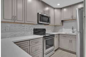 930 N 14 Court Apt 12, Hollywood, FL 33020 - MLS#R11138716