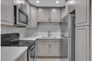 930 N 14 Court Apt 12, Hollywood, FL 33020 - MLS#R11138716