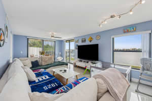 896 Federal Highway 124, Lantana, FL 33462 - MLS#R11138756