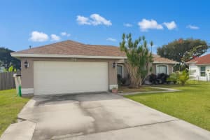 250 SW Moselle Avenue, Port Saint Lucie, FL 34984 - MLS#R11138937