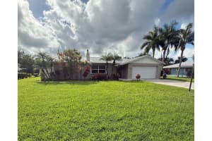 560 SW Harbor Street, Stuart, FL 34997 - MLS#R11138952