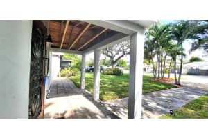 410 SW 10th Street SW, Fort Lauderdale, FL 33315 - MLS#R11139057