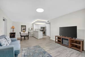 1009 Green Pine Boulevard, West Palm Beach, FL 33409 - MLS#R11139103