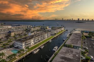 112 Doolen Court 302 North Palm Beach, FL 33408 - Off Market