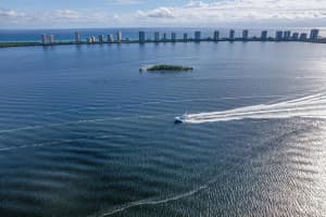 112 Doolen Court 302 North Palm Beach, FL 33408 - Off Market