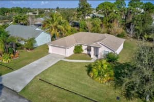 2421 SE Gilbert Avenue, Port Saint Lucie, FL 34952 - MLS#R11139480