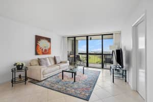 2425 Presidential Way, West Palm Beach, FL 33401 - MLS#R11139639