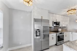 1020 Silk Oak Terrace 204, Delray Beach, FL 33445 - MLS#R11139682