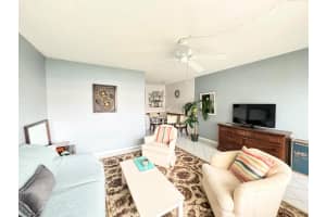 2204 Lake Osborne Drive 7, Lake Worth Beach, FL 33461 - MLS#R11140041