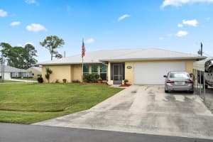 492 SE Wallace Terrace, Port Saint Lucie, FL 34983 - MLS#R11140073