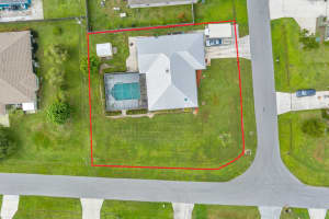 492 SE Wallace Terrace, Port Saint Lucie, FL 34983 - MLS#R11140073