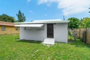 137 SW 9th Avenue, Delray Beach, FL 33444 - MLS#R11140736