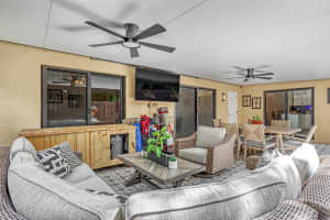 923 Springdale Circle, Palm Springs, FL 33461 - MLS#R11141037