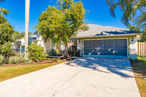 2711 SE Fall St Street, Port Saint Lucie, FL 34984 - MLS#R11141300