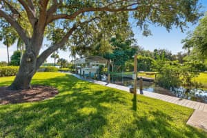 802 SE Portage Avenue, Port Saint Lucie, FL 34984 - MLS#R11141458