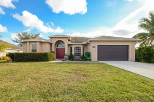 554 SW Halden Avenue, Port Saint Lucie, FL 34953 - MLS#R11141556
