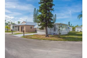 10 Desoto Lane, Port Saint Lucie, FL 34952 - MLS#R11141825